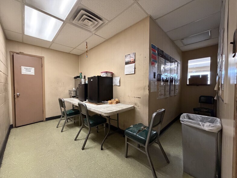 More Photos Of 2026 W Malone Ave, San Antonio Warehouse For Sale