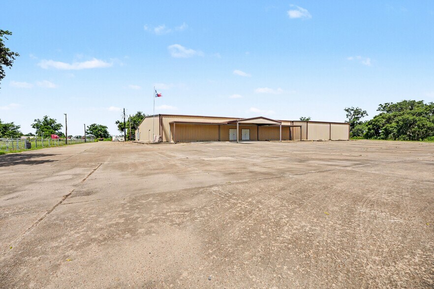 More Photos Of 37310 FM 521 Rd, Brazoria Distribution For Lease