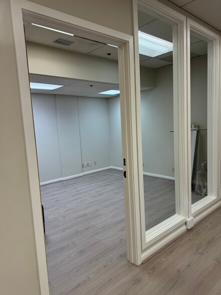 More Photos Of 12280 Saratoga-Sunnyvale Rd, Saratoga Office For Sale