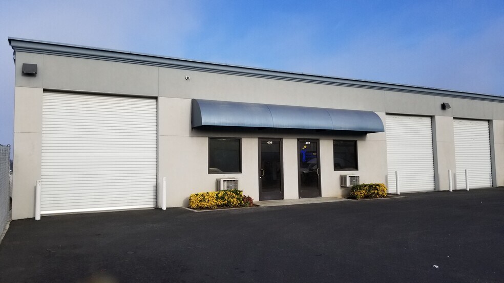 More Photos Of 3359 Pegasus Dr, Bakersfield Unknown For Lease