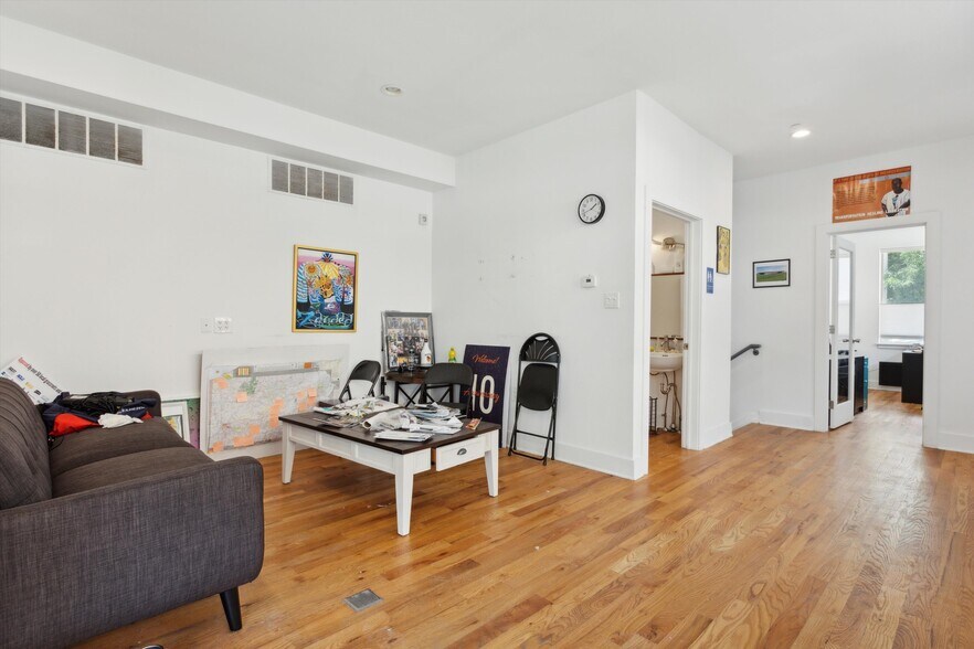 More Photos Of 631 N 12th St, Philadelphia Office Residential For Lease