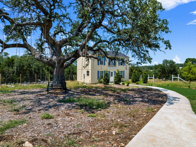 More Photos Of 1470 S Cranes Mill Rd, New Braunfels Lodge Meeting Hall For Sale