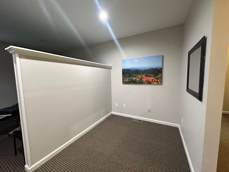 More Photos Of 5920 Odell St, Cumming Office For Sale