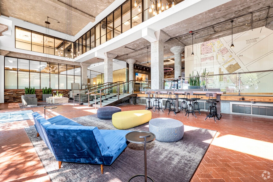 More Photos Of 1801 N Lamar St, Dallas Loft Creative Space For Lease