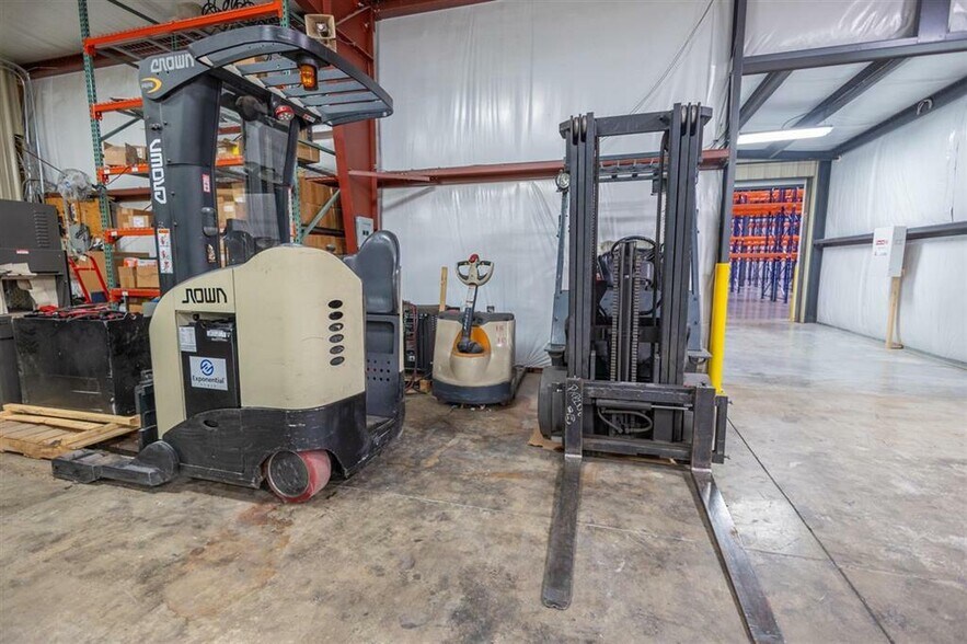 More Photos Of 252 Commerce Dr, Tompkinsville Warehouse For Sale