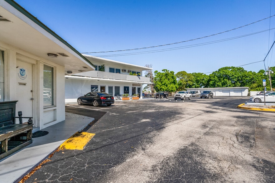 More Photos Of 1615 14th Ave, Vero Beach Medical For Sale