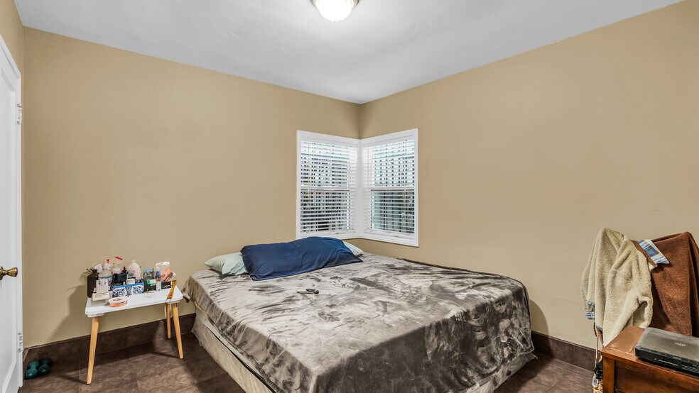 More Photos Of 909 53rd Ave, Oakland Warehouse For Sale