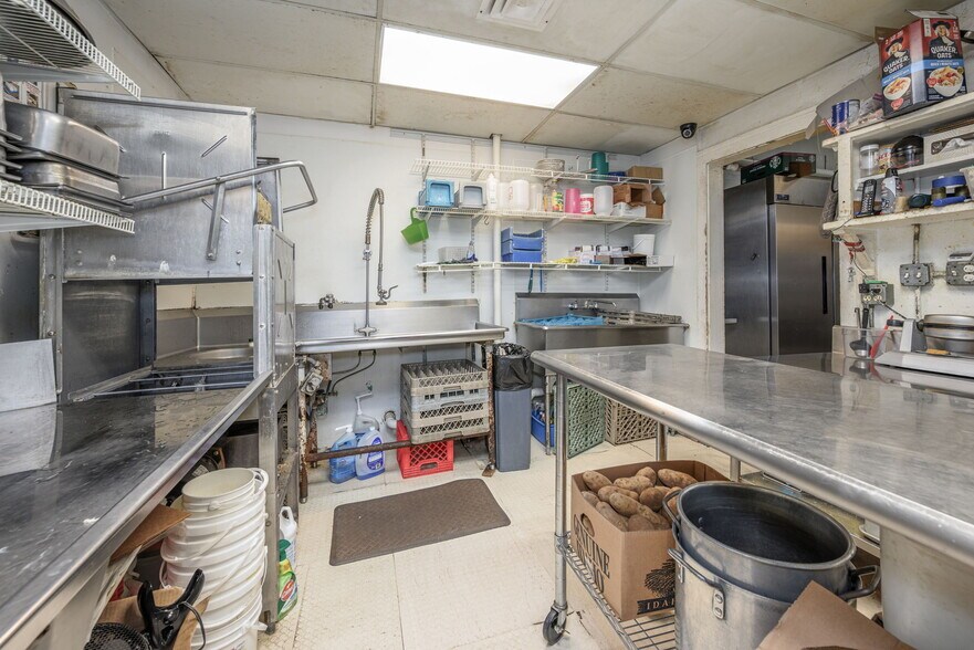 More Photos Of 314 Pioneer St, Akron Storefront For Sale