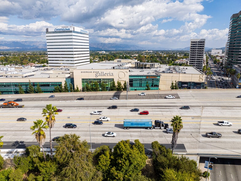 More Photos Of 15301 Ventura Blvd, Sherman Oaks Unknown For Lease