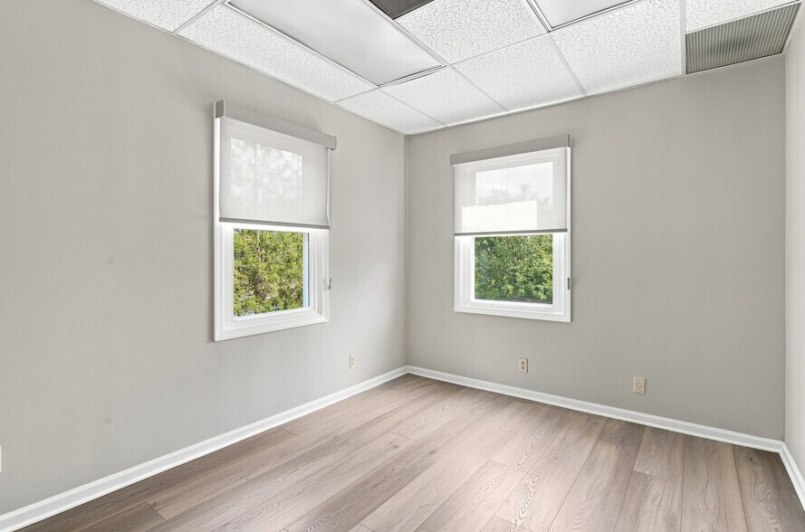 More Photos Of 33610 Solon Rd, Solon Office For Sale