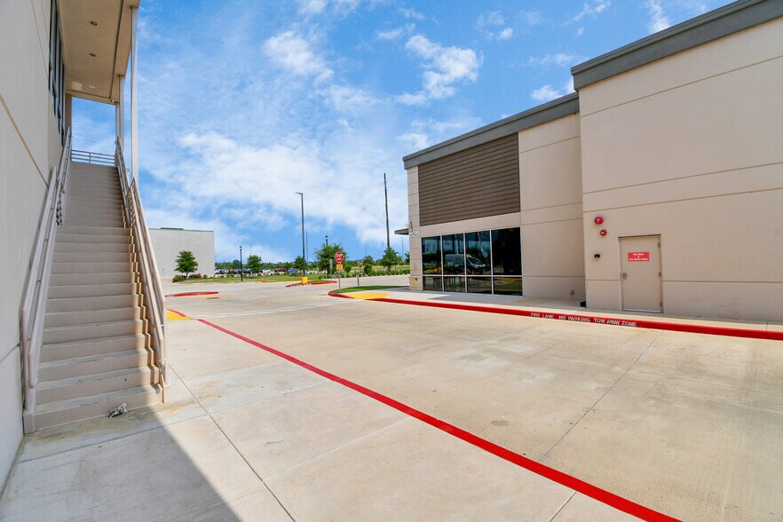 More Photos Of 1227 Grand West Blvd, Katy Coworking Space