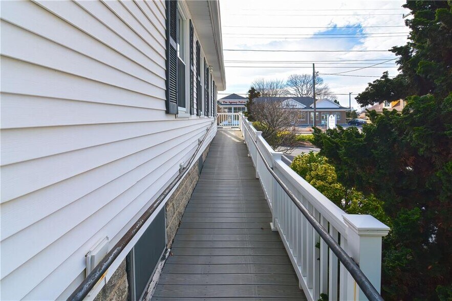 More Photos Of 468 Warren Ave, East Providence Medical For Sale