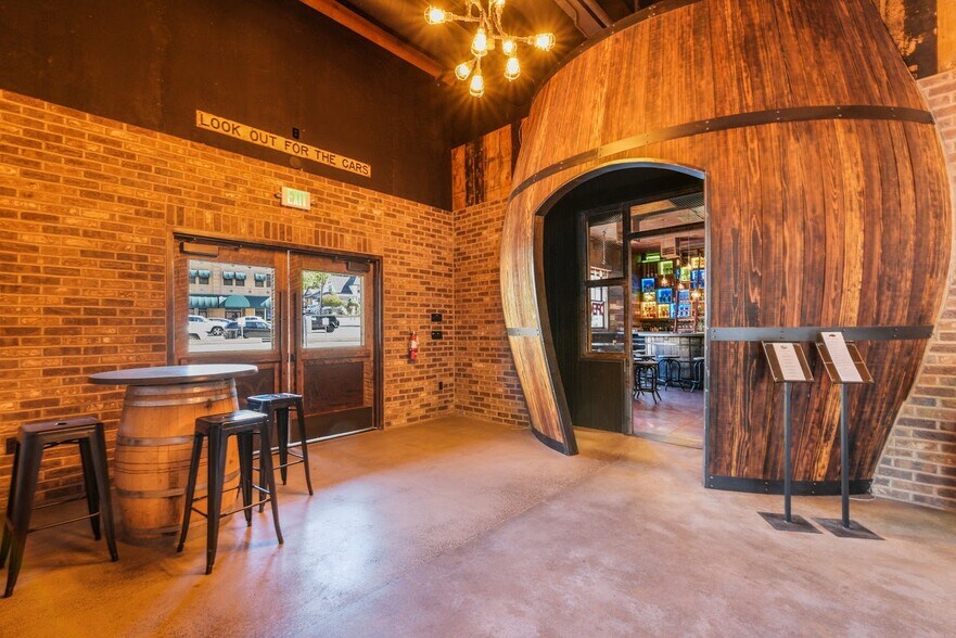 More Photos Of 208 S Green St, Sonora Restaurant For Sale