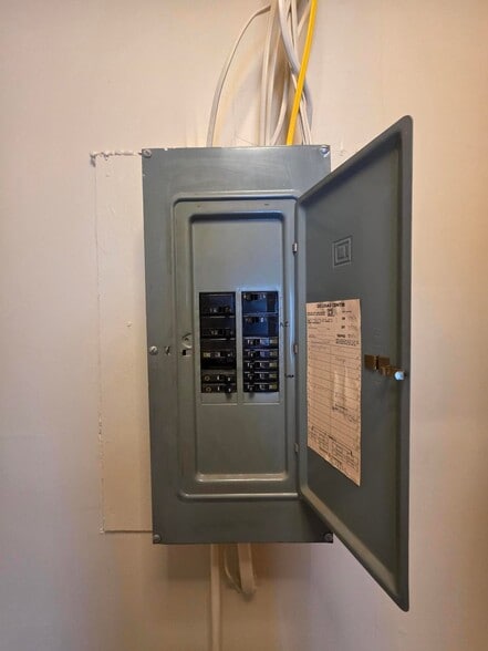 More Photos Of 12 W 4th St, Emporium Office For Sale