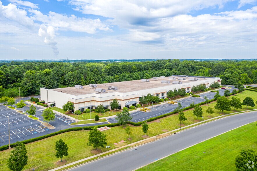 More Photos Of 2745 Whitehall Park Dr, Charlotte Light Distribution For Lease