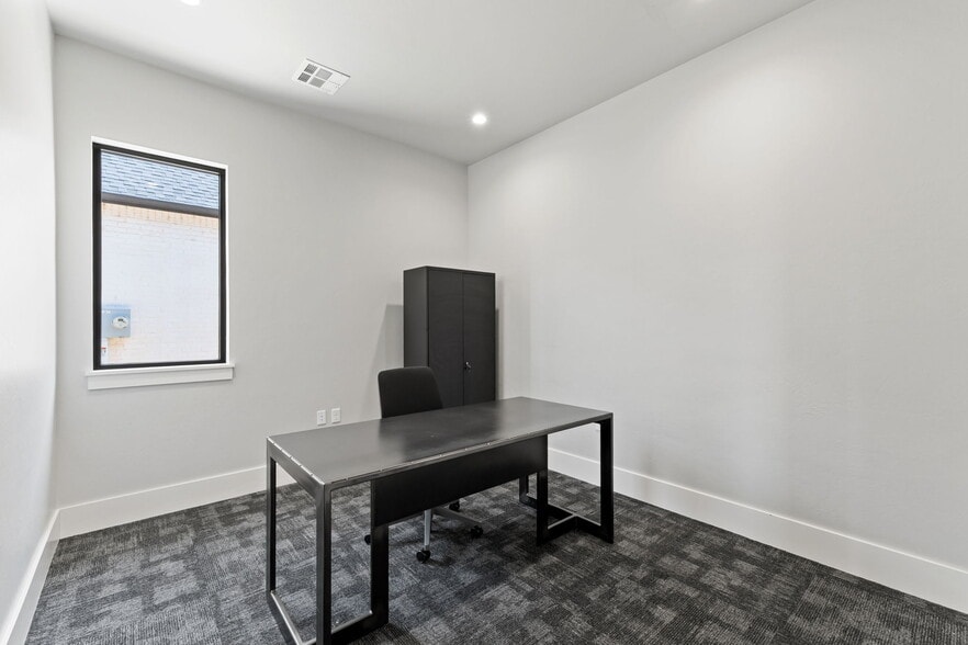 More Photos Of 16362 Muirfield Place, Edmond Medical For Sale