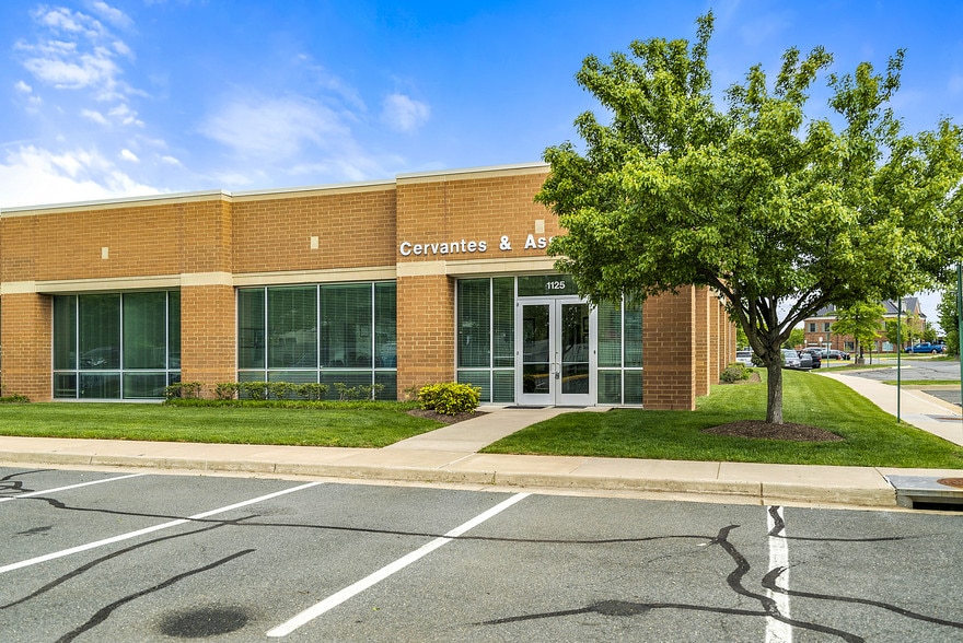 More Photos Of 4229 Lafayette Center Dr, Chantilly Business Park For Lease