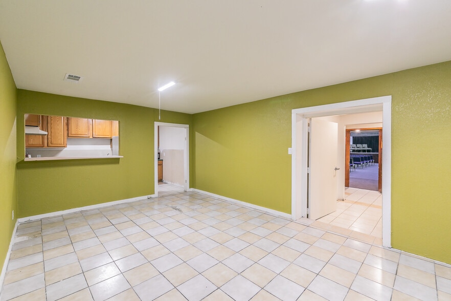 More Photos Of 5007 Ivy Ln, Dallas Specialty For Sale