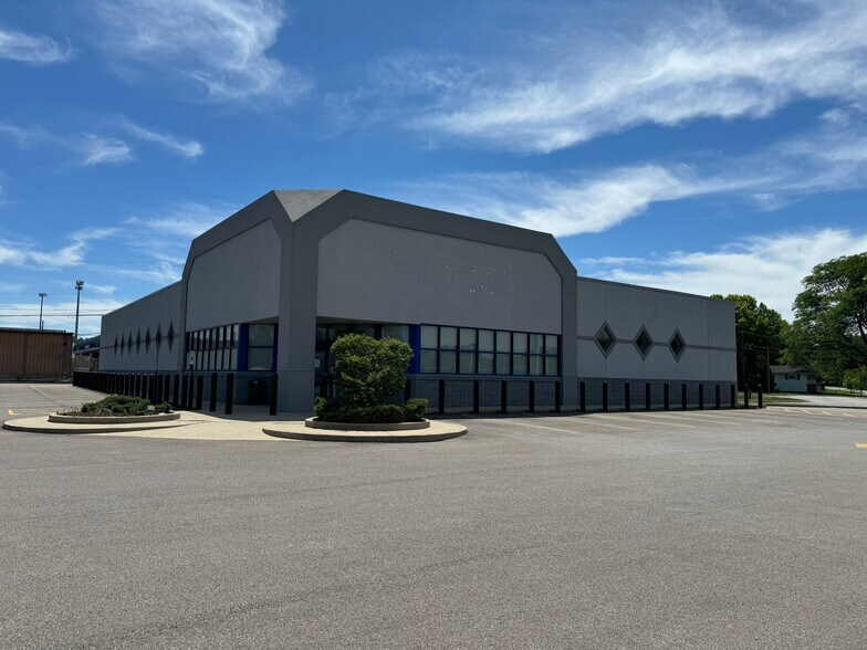 More Photos Of 1081 Mount Vernon Ave, Marion Freestanding For Lease
