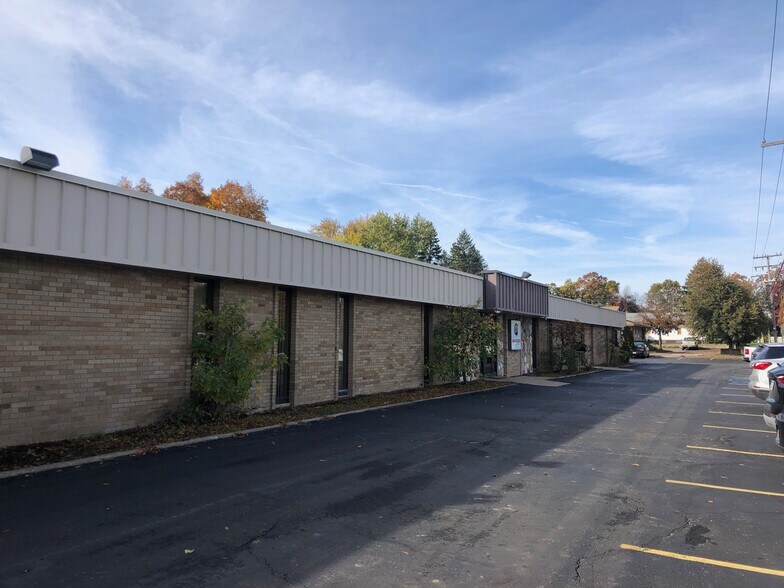 More Photos Of 2709-2715 Pontiac Lake Rd, Waterford Office For Sale
