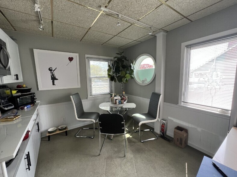 More Photos Of 964 Sunrise Hwy, West Babylon Office For Sale