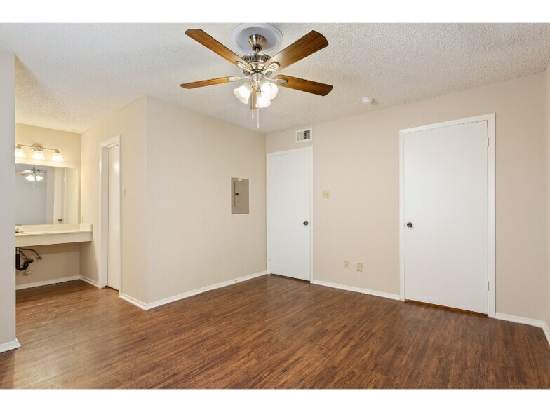 More Photos Of 5506 Kingman St, Waco Apartments For Sale