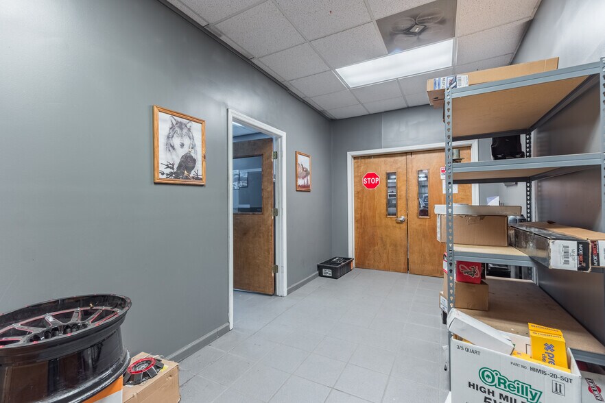 More Photos Of 111 N 12th St, West Columbia General Retail For Sale