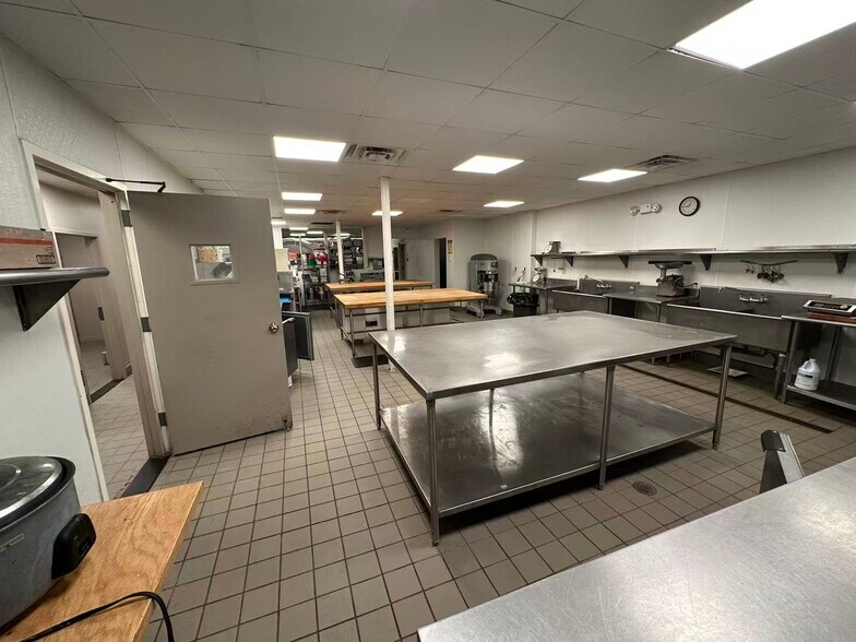More Photos Of 610-612 Ninth Ave, New York Storefront For Lease