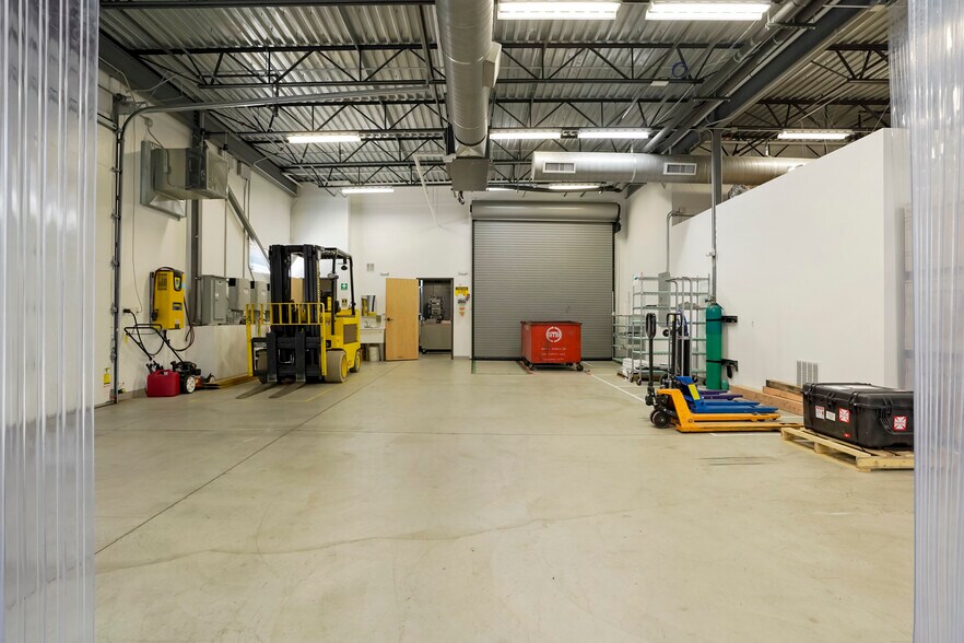 More Photos Of 5335 Xenon St, Arvada Warehouse For Sale