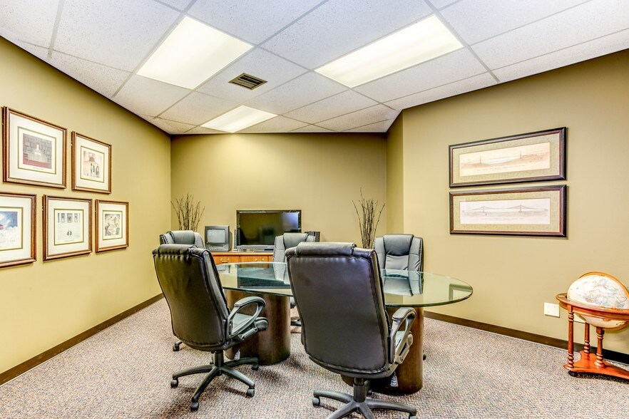 More Photos Of 2024 N Woodlawn St, Wichita Office For Lease