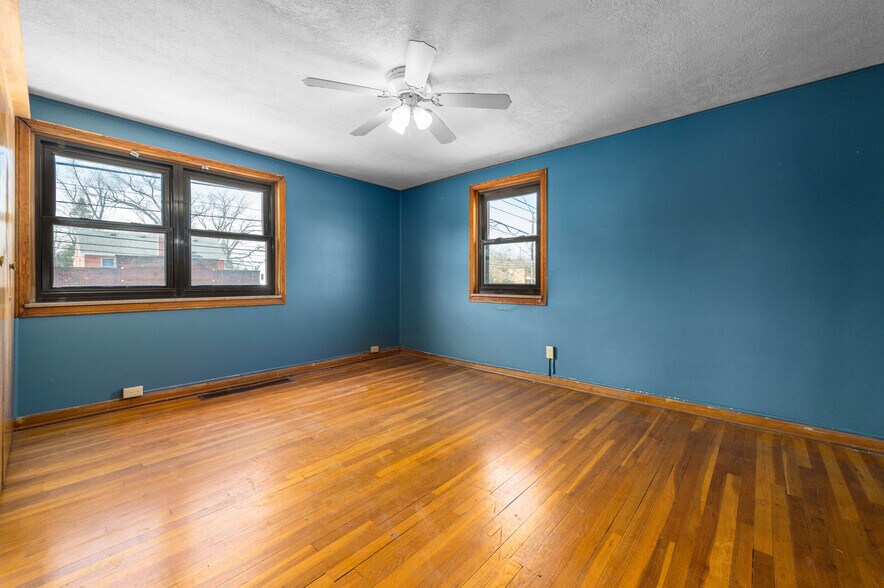 More Photos Of 5203 Turney Rd, Garfield Heights Bar For Sale