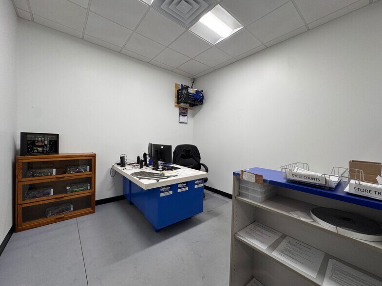 More Photos Of 5700 Eastside Parkway Dr, Gas City Light Distribution For Lease