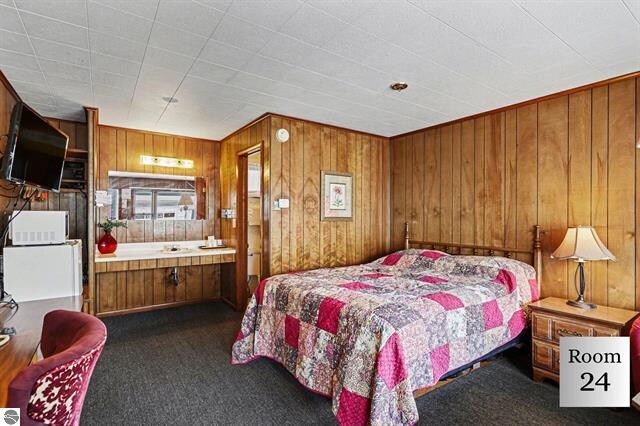 More Photos Of 1100 E Bay St, East Tawas Hotel For Sale