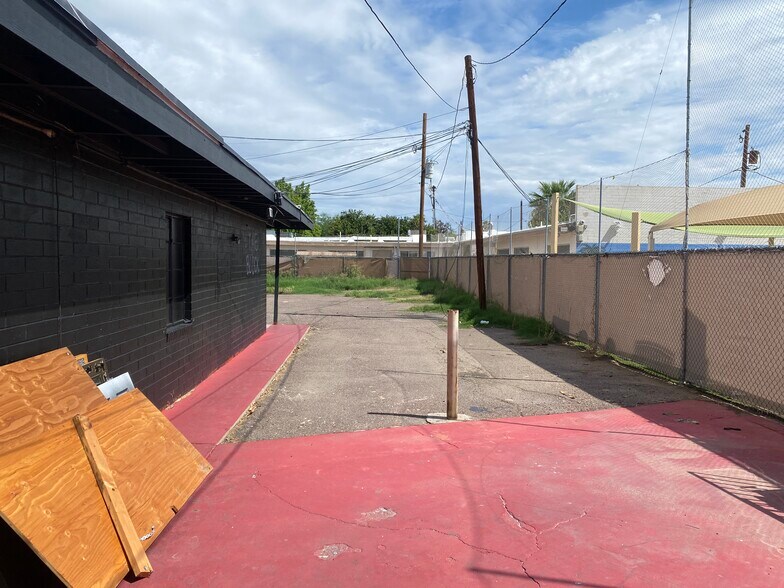 More Photos Of 4810 W Glendale Ave, Glendale Office For Sale