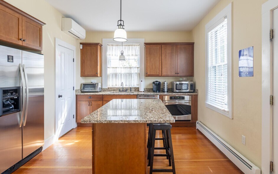 More Photos Of 110 Chapel St, Portsmouth Office For Lease