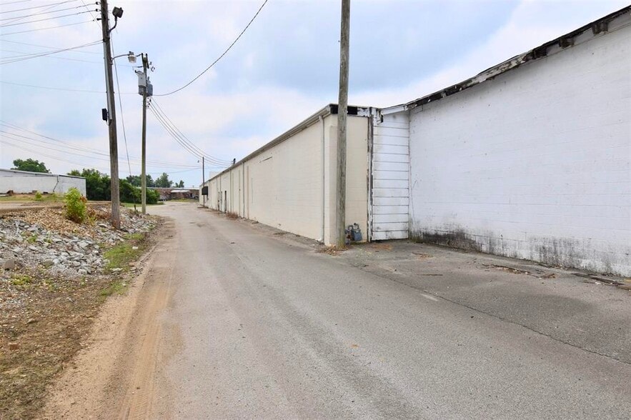 More Photos Of 205 Bellvue St, Jackson Warehouse For Lease