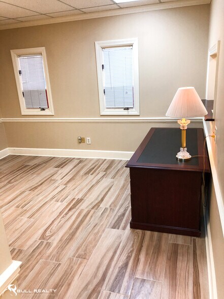 More Photos Of 200 Market Pl, Roswell Office Residential For Lease