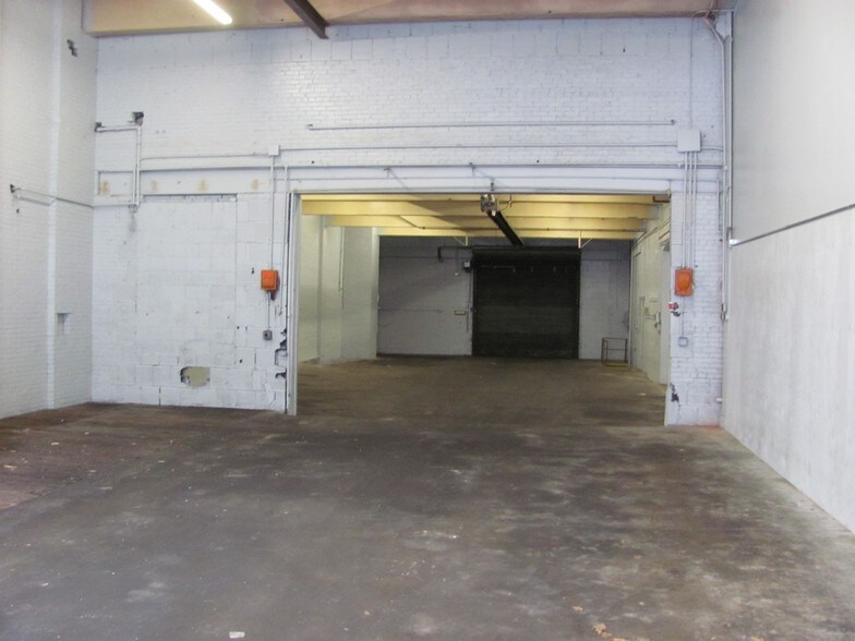 More Photos Of 2125 Jane St, Pittsburgh Warehouse For Lease