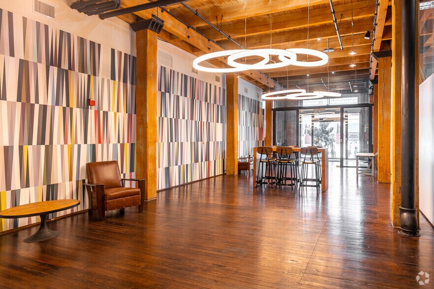 More Photos Of 208 N Market St, Dallas Office For Lease