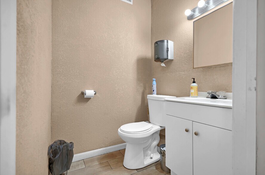 More Photos Of 3347 NW 74th Ave, Miami Warehouse For Sale
