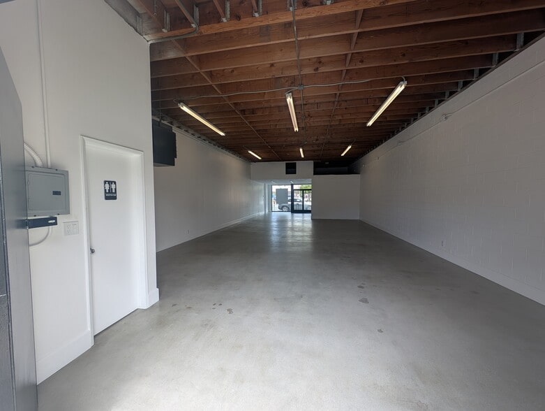 More Photos Of 1420-1422 Santa Monica Blvd, Santa Monica Freestanding For Lease
