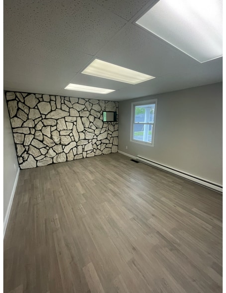 More Photos Of 1336 American Dr, Neenah Loft Creative Space For Lease