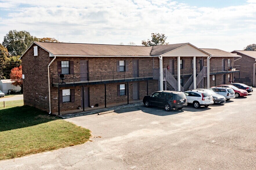 More Photos Of 100 Woodbriar Path, Rural Hall Apartments For Sale