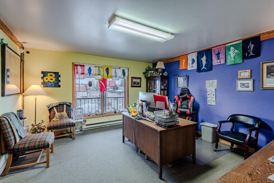 More Photos Of 117 Pine St, Pinedale Restaurant For Sale