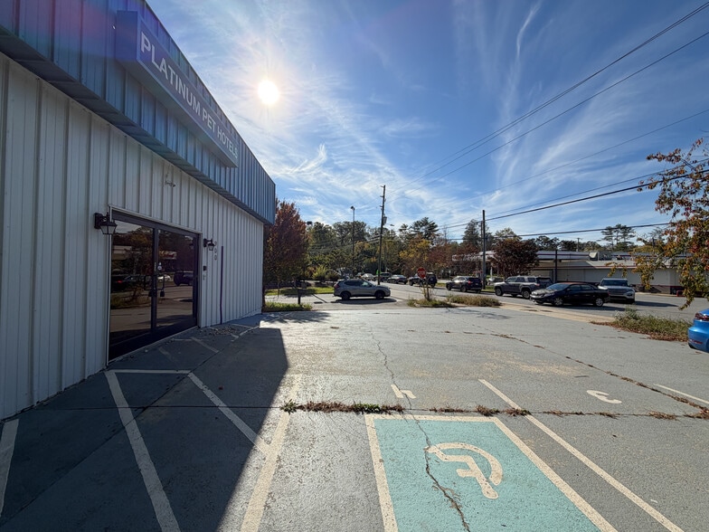 More Photos Of 900 W Chapel Rd, Asheville Showroom For Sale