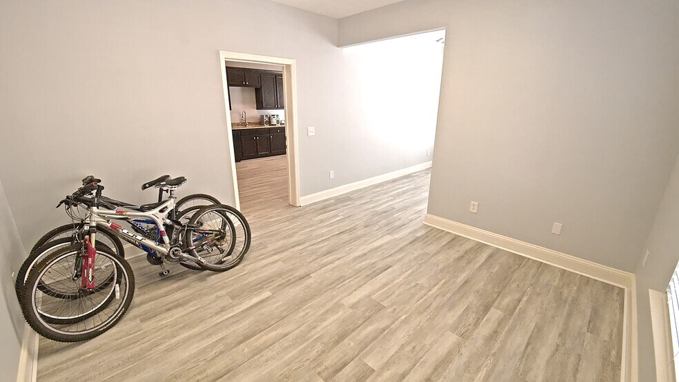 More Photos Of 239-243 River Park North Dr, Woodstock Medical For Sale