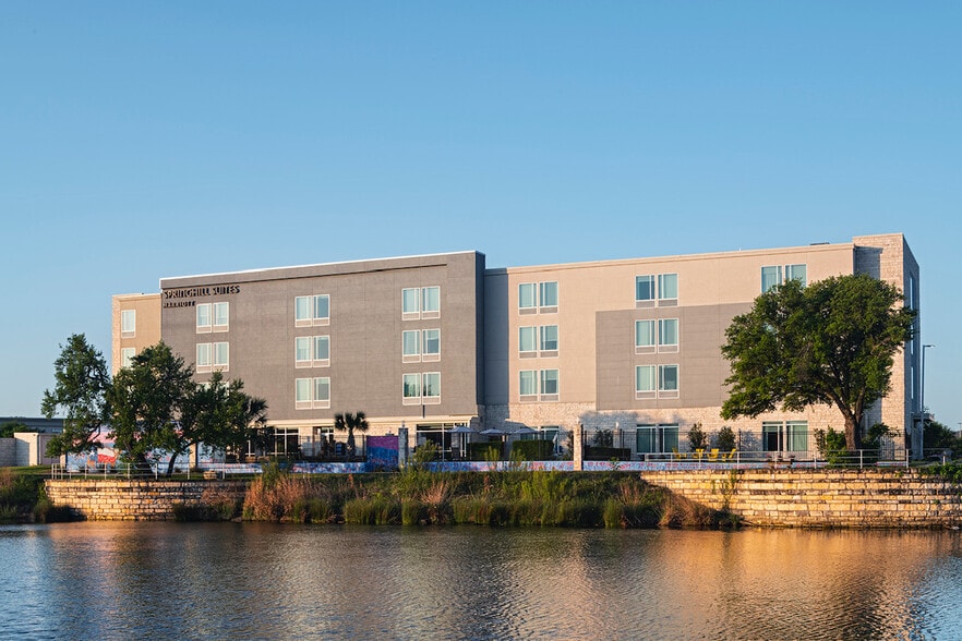 Primary Photo Of 1110 Discovery Blvd, Cedar Park Hotel For Sale