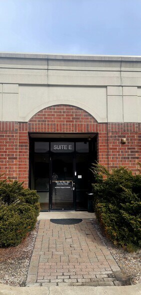 More Photos Of 215 Remington Blvd, Bolingbrook Medical For Lease