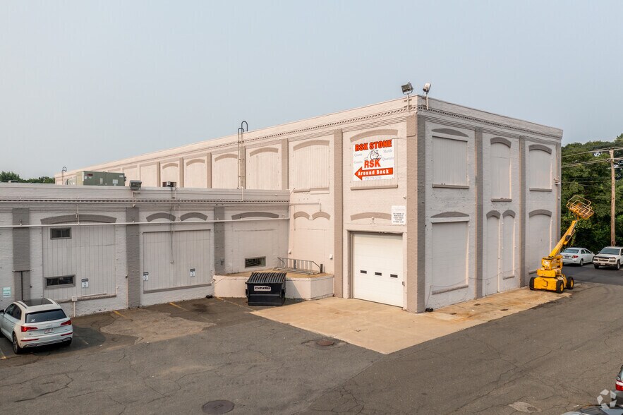 More Photos Of 58 Pulaski Rear St, Peabody Distribution For Lease