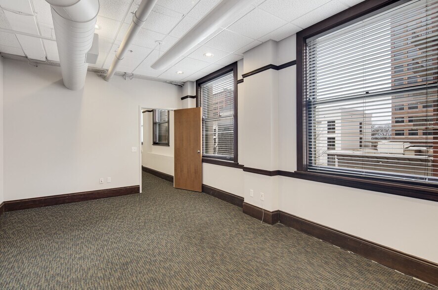 More Photos Of 62 N Main St, Memphis Apartments For Lease